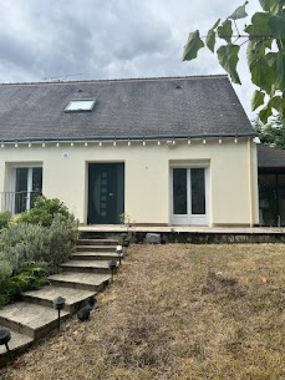 Pose de fenêtres en PVC et d'une porte d'entrée signée Lorenove