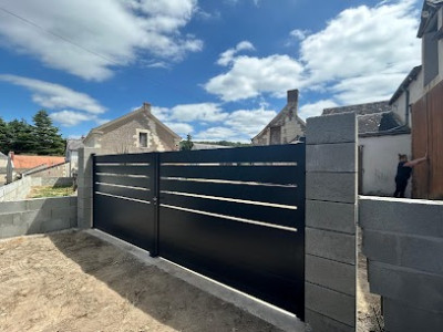 Un portail en aluminium sur mesure installé à Rivarennes par Lorenove Tours