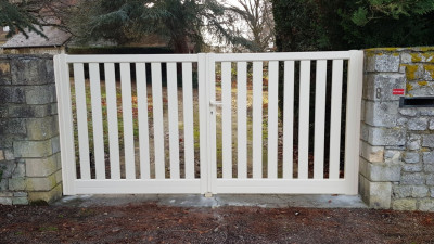 Pose de portail en aluminium CETAL à Ménilles (27)