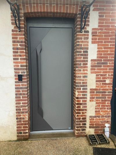 Alu, bois ou PVC : quel matériau choisir pour sa porte d’entrée à Antony ?