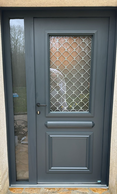 Porte d’entrée moderne ou classique à Chartres : quel style choisir pour votre maison ?