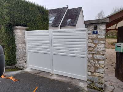 Pose de portail battant à Merey (27)