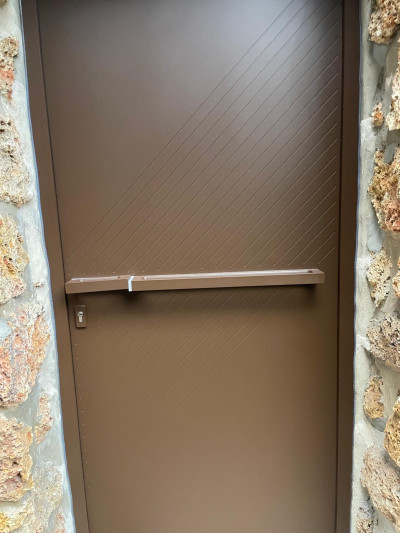 Porte d'entrée Zilten en aluminium pour maison en meulière