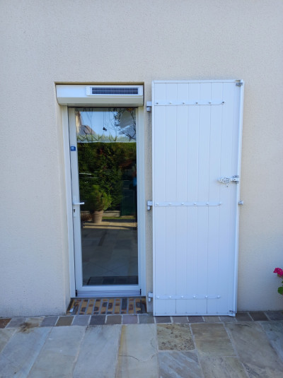 Pose de volets roulants solaires