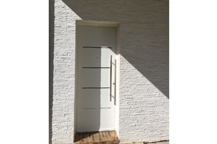 Pose d'une porte d'entrée en aluminium à Pontault-Combault
