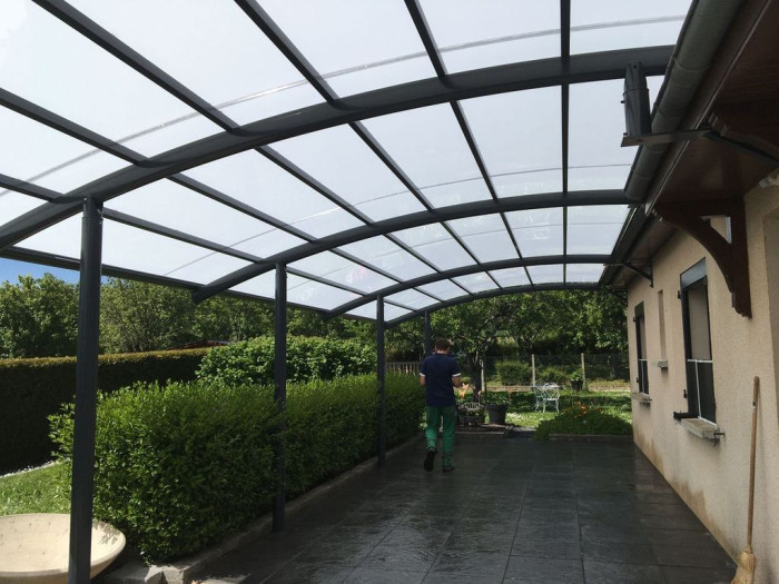 Pose d'une pergola à toit fixe à Troyes