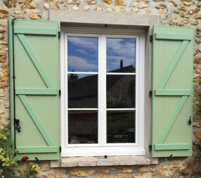 Fenêtre 90 x 120 cm : une ouverture généreuse et performante pour toutes vos pièces de vie