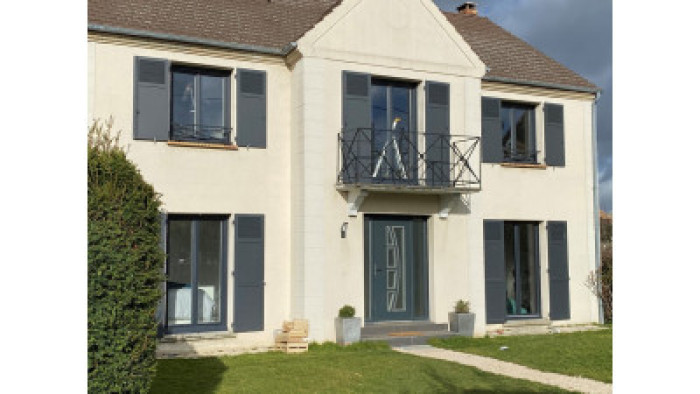 Fenêtre sur mesure à Martigues : la solution idéale pour votre habitat