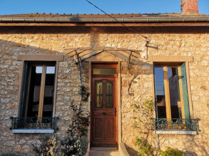 Les avantages de choisir le bois pour les fenêtres de votre maison à Tours