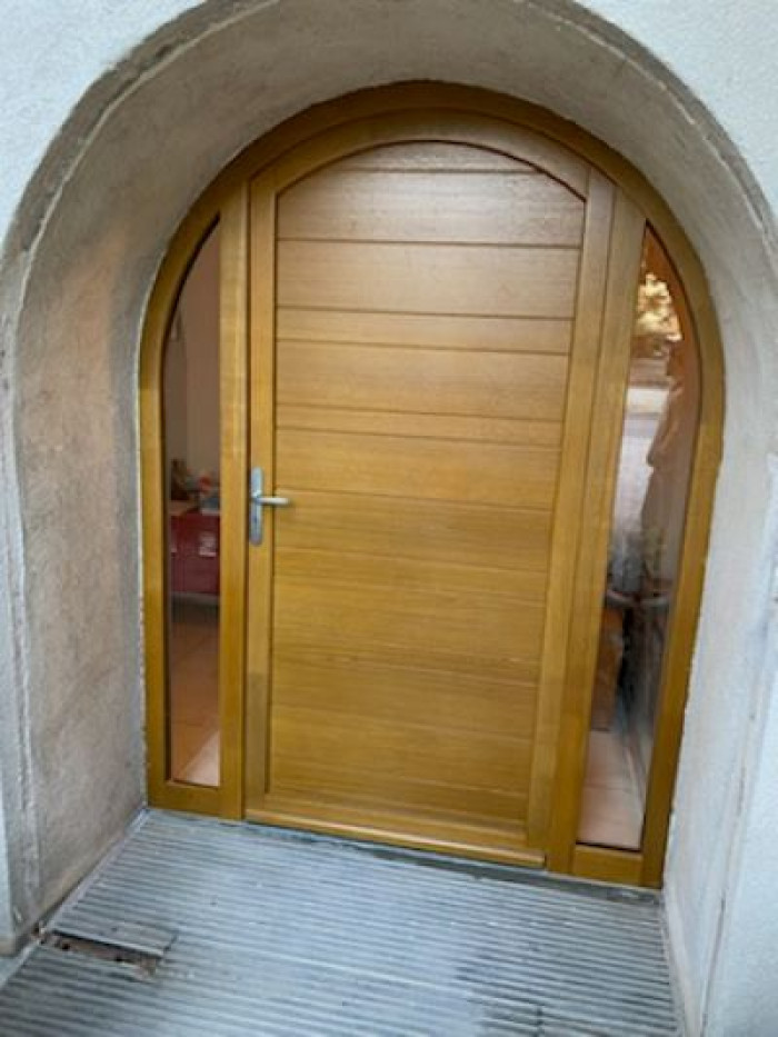 porte d'entrée en bois à Dreux