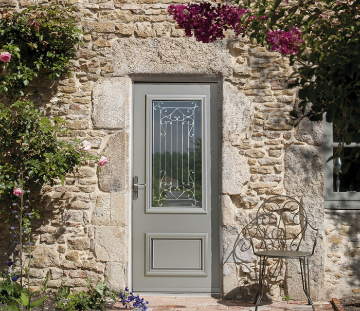 Le seuil de votre maison sublimée avec une porte d’entrée Lorenove Nantes