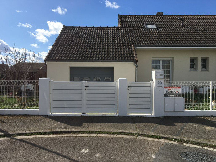 Pose d'un portail et portillon en aluminium à La Rivière-de-Corps (10)