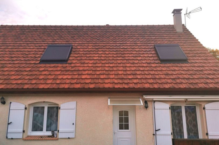 volet roulant solaire pour fenetre de toit