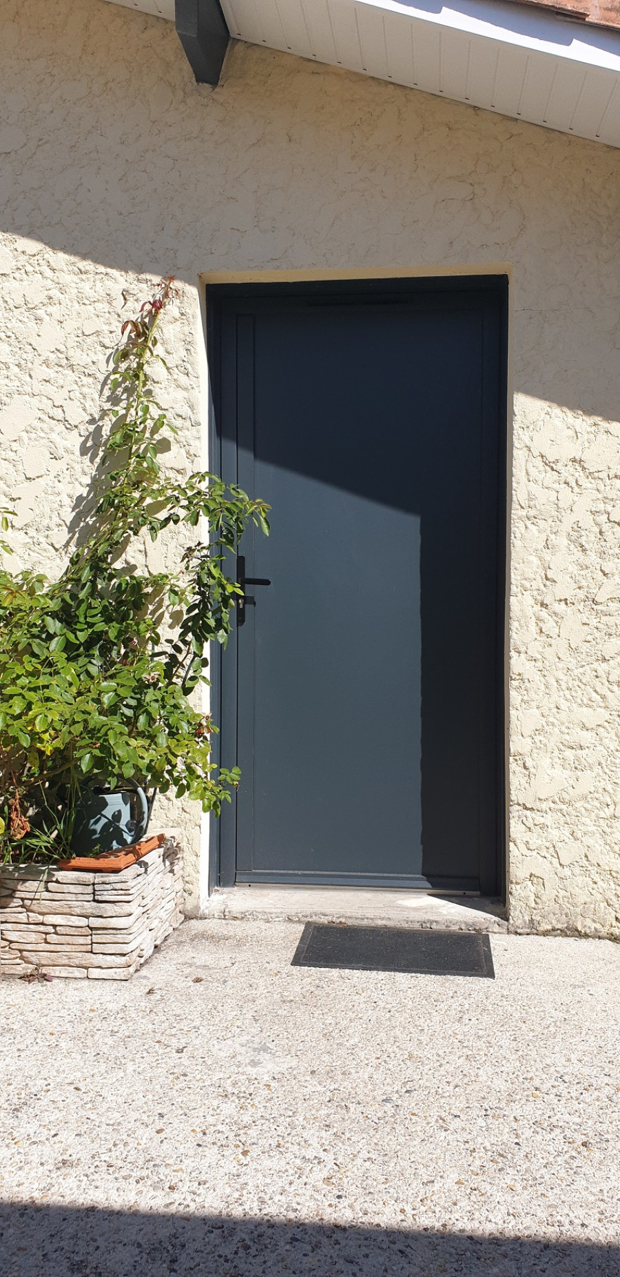 Rénovation des menuiseries aluminium Lorenove et de la porte d'entrée Zilten