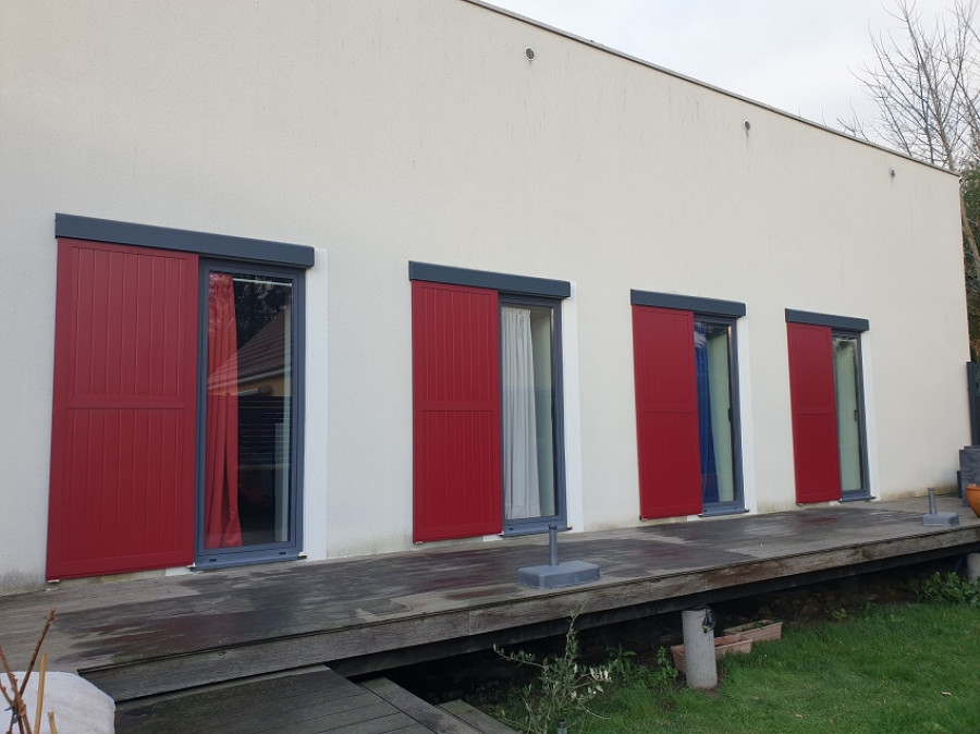 pose de volets coulissants sur maison contemporaine à Dampierre en Yvelines (78)