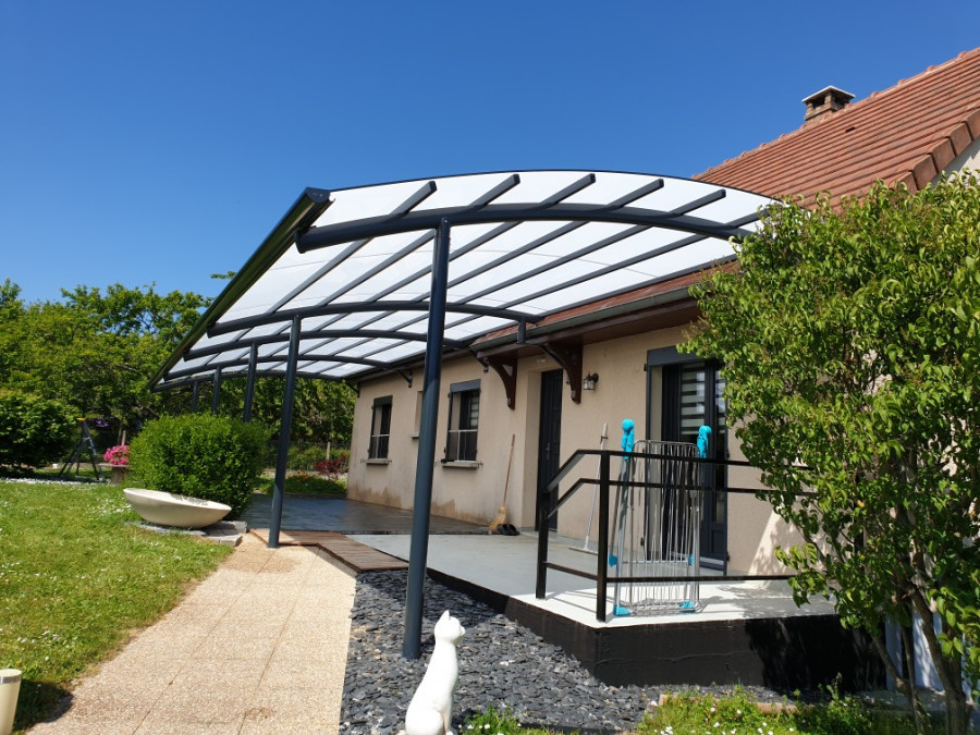 Pose d'une pergola à toit fixe à Troyes