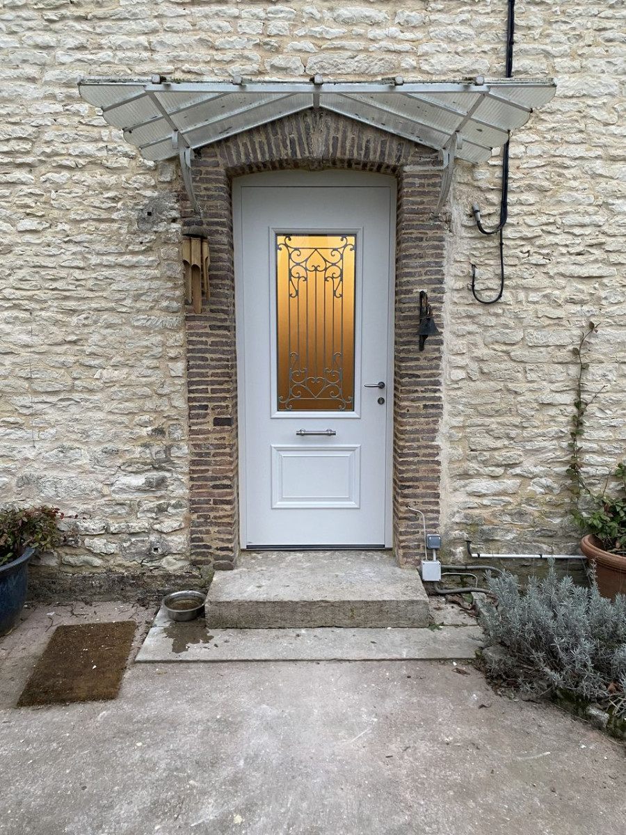 Avant / Après Pose de Fenêtres et Porte d'entrée en Aluminium