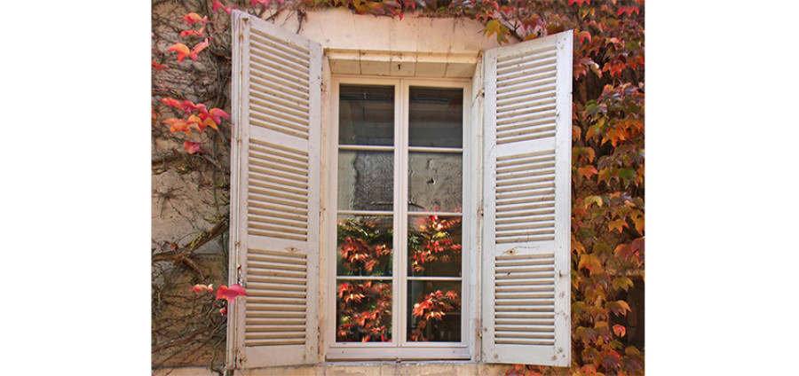Pose fenêtre en PVC Gris