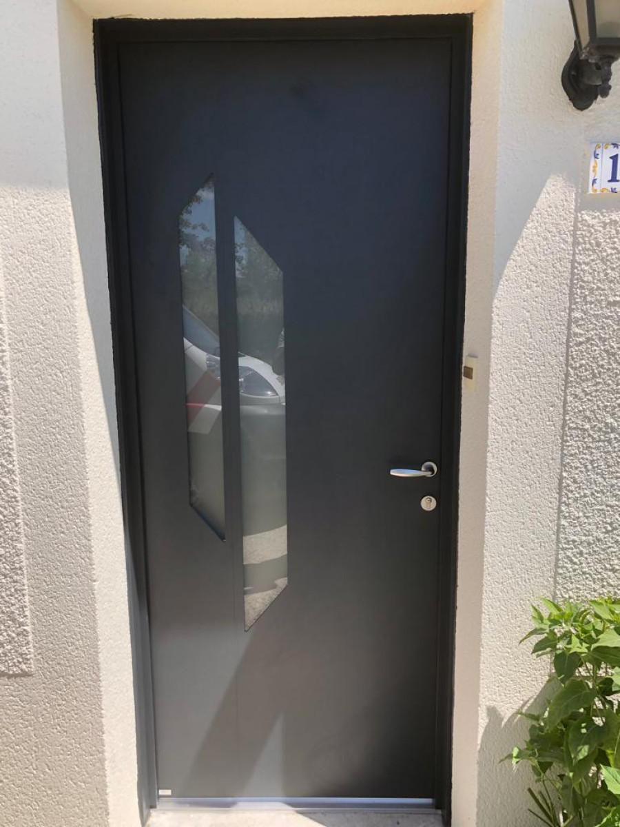 Remplacement d'une porte d'entrée aluminium à Gargenville (78)