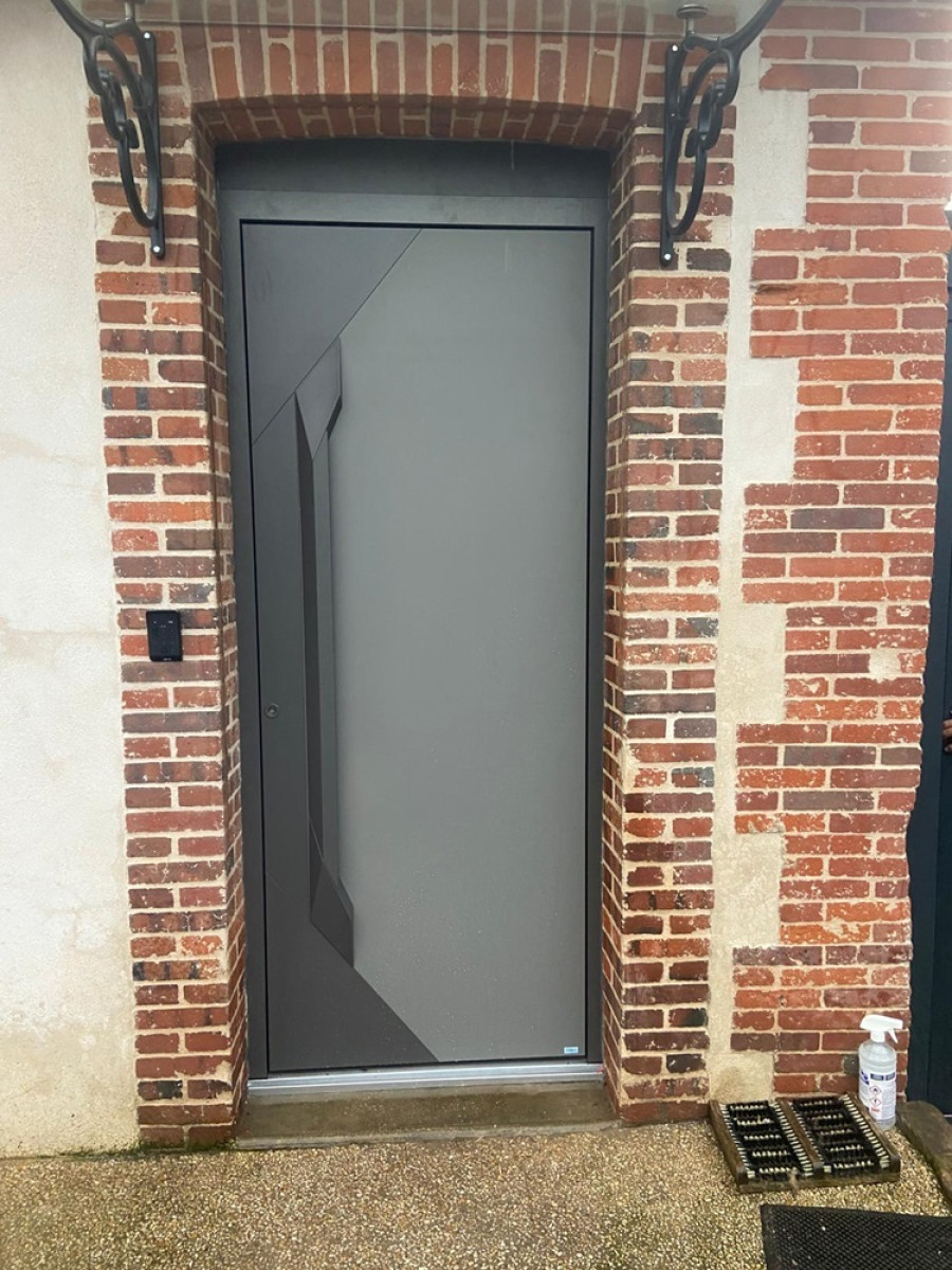 Alu, bois ou PVC : quel matériau choisir pour sa porte d’entrée à Antony ?