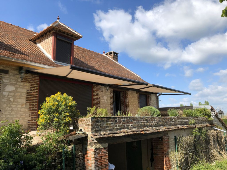 Stores de terrasse : préparez votre extérieur dès maintenant