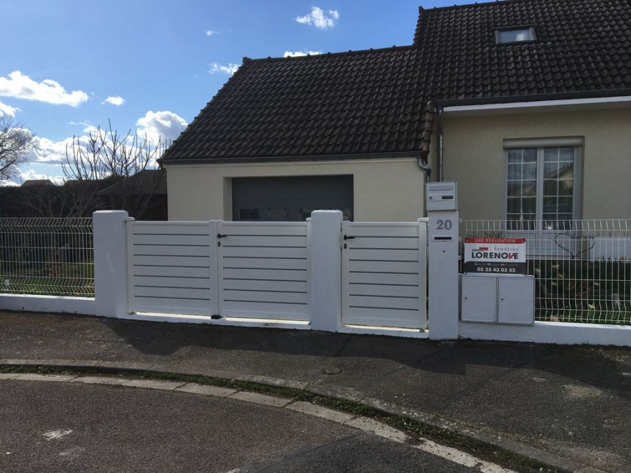 Pose d'un portail et portillon en aluminium à La Rivière-de-Corps (10)