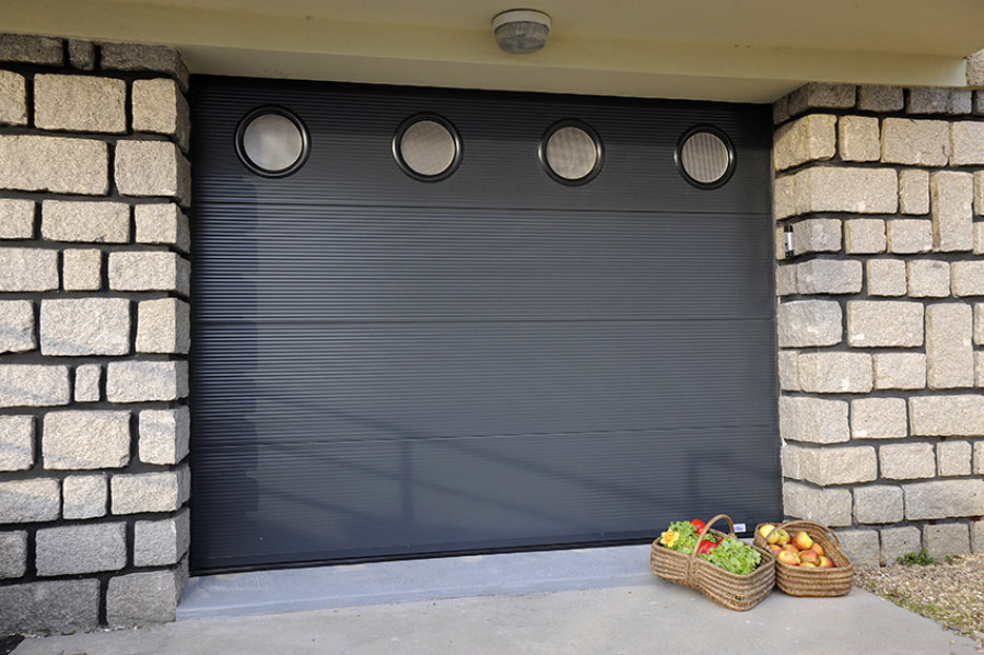 porte de garage de sectionnelle motorisée