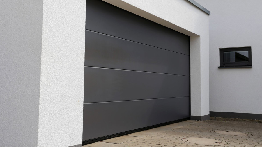 Mieux vivre l’été à Sainte‑Maxime grâce à une porte de garage isolante