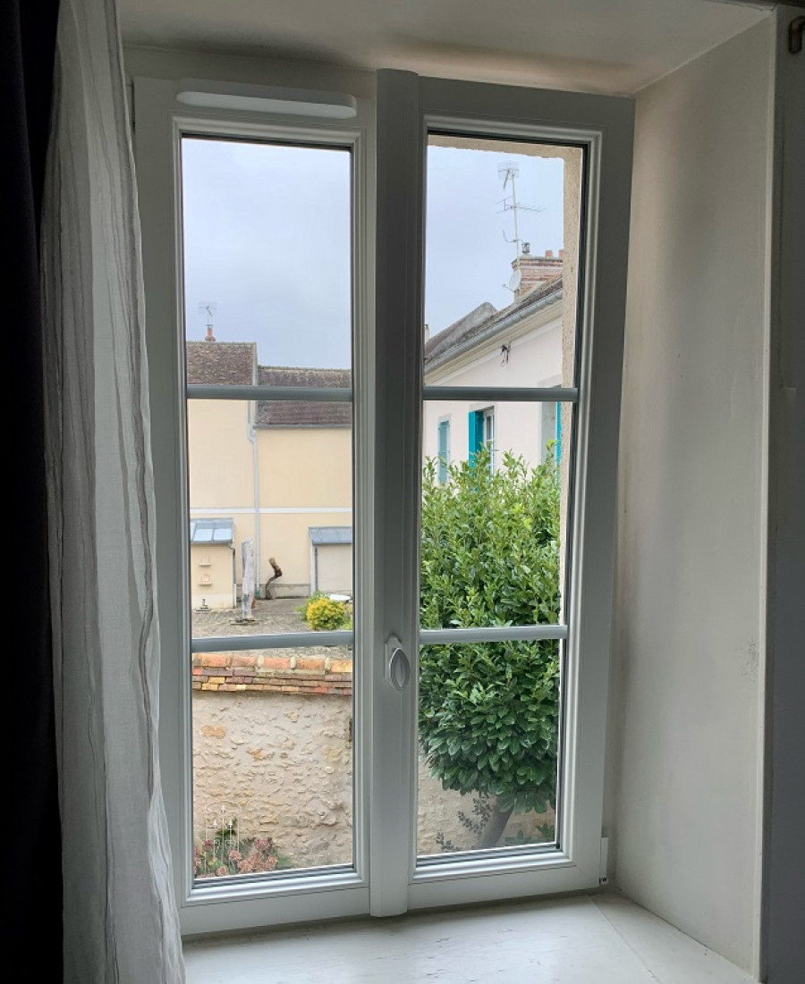 Une nouvelle pose de fenêtre pour Fontainebleau (77)