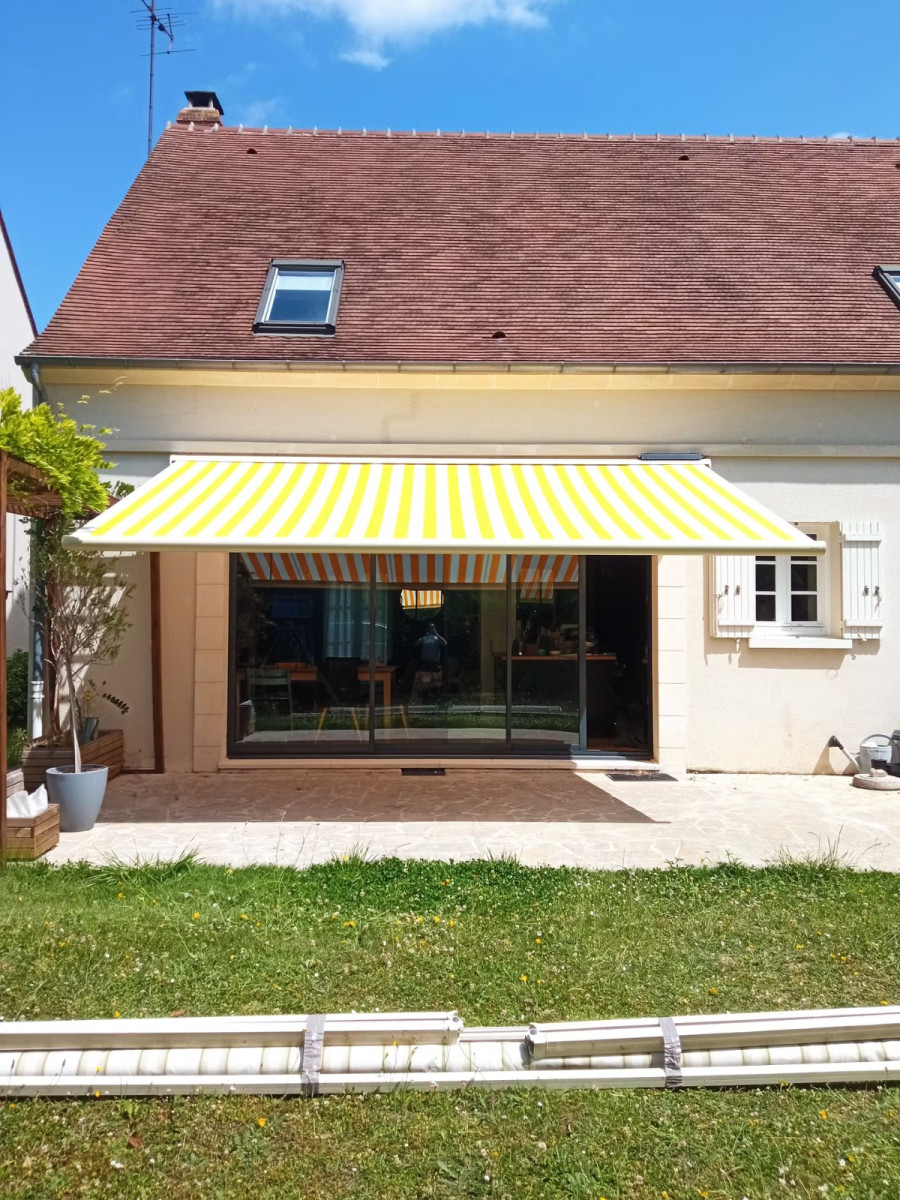 Store banne autour de Gouvieux : profitez pleinement de votre terrasse cet été !
