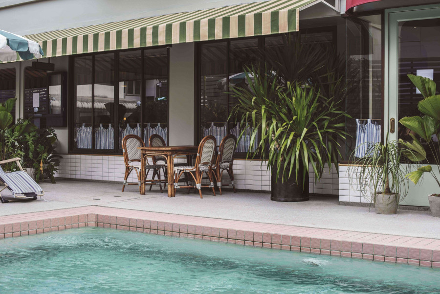 Store banne à Sainte‑Maxime : profiter de sa terrasse à l’abri du soleil