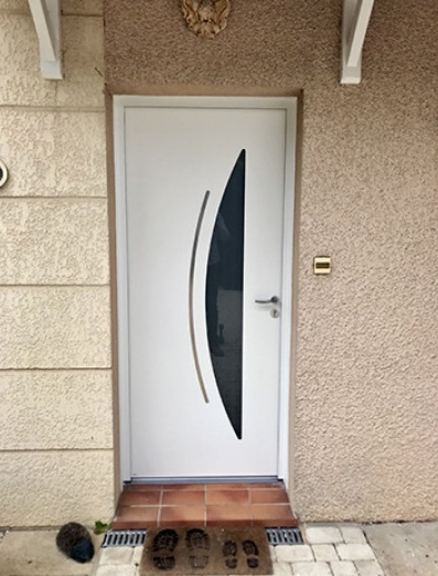 Pose d'une porte d'entrée en Aluminium à Gargenville