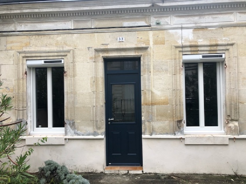 Pose d'une porte d'entrée en aluminium - Le B...