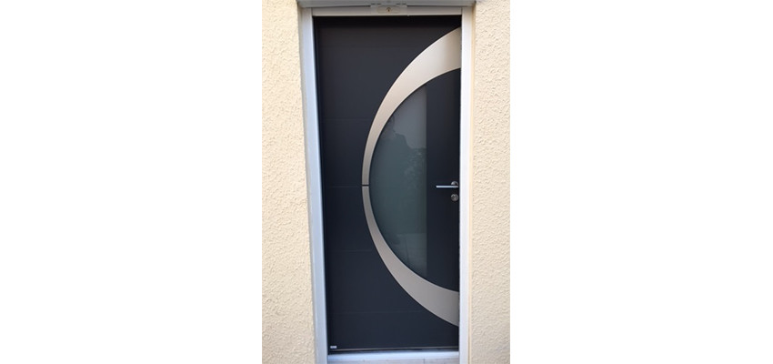 Porte d'entrée ATLANTIDE en aluminium de couleur gris anthracite
