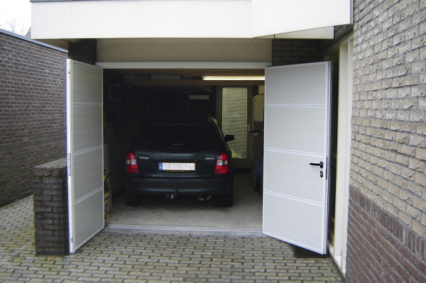 Porte de garage battante