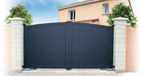 Portail battant en aluminium à personnaliser